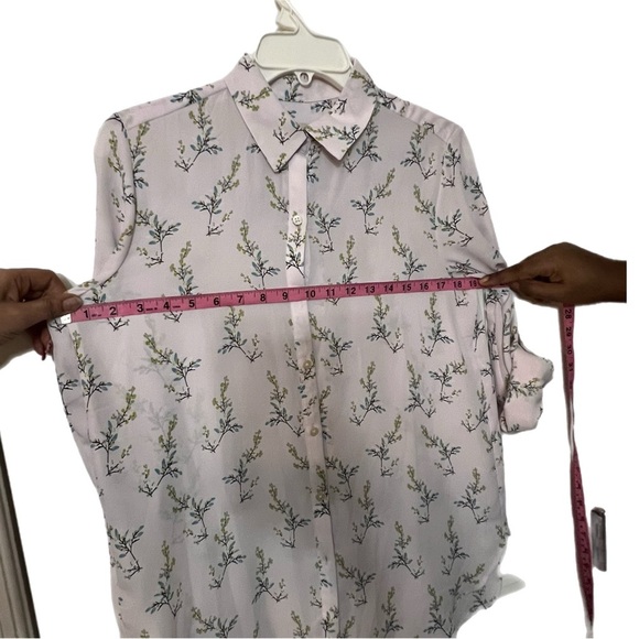 LOFT Petite Button Front Delicate Floral Roll Tab Long Sleeve Blouse Sz XSP - Picture 7 of 10